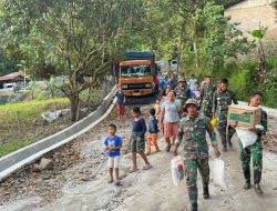 Pangdam I/BB Tinjau Penyaluran Logistik dan Pemasangan Starlink di Desa Sibalanga