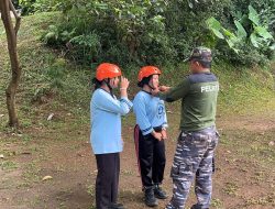 Pelatih Andalan Yonif 2 Marinir Berikan Materi Meniti Tali dan Dayung Perahu Karet kepada Siswa-Siswi KKRI Gelombang 3