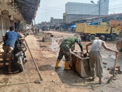 TNI–Polri dan Pemerintah Kecamatan Tanah Luas Gelar Baksos Pembersihan Jalan di Keude Blangjrun