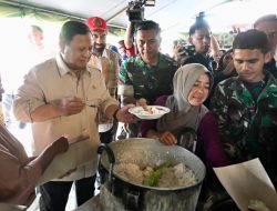 Presiden Prabowo Tinjau Langsung Tenda Pengungsian Korban Bencana di Kabupaten Bireuen