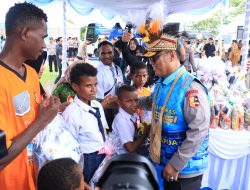 Wakapolri Tinjau UMKM, Bakes, dan Pembagian Perlengkapan Sekolah Usai Apel Mitra Kamtibmas di Papua