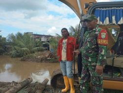 Tanggap Darurat Banjir, Koramil 03/Dewantara Dampingi Normalisasi Krueng Ajo