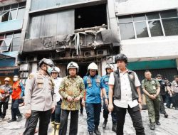 Mendagri Tito Karnavian Tinjau Langsung Lokasi Kebakaran Gedung Terra Drone Kemayoran Jakarta Pusat