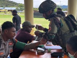 Membangun Sinergi Kesehatan Satgas Yonif 521/DY Berikan Pelayanan Kepada Masyarakat di Distrik Kobakma