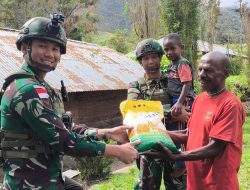 Senyuman Teritorial TNI di Papua Satgas Yonif 521/DY Menciptakan Suasana Kekeluargaan dan Kebersamaan di Distrik Walesi