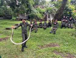 Pelatih Terbaik Yonif 2 Marinir Turunkan Ilmu Bertahan Hidup di Hutan dan Kesehatan Lapangan kepada Siswa Siswi Ombudsman