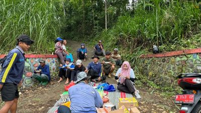 Kepala Desa Tlogosari Lilik Rahayu Pimpin Langsung Kerja Bakti “GIAT BERSAUDARA” Bersama Warga dan Karang Taruna di Dusun Tegalrejo
