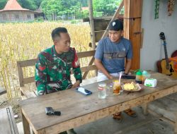 Babinsa Juwangi Pererat Kedekatan dengan Warga Lewat Komsos Santai di Dukuh Gambang