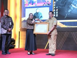 Mendagri Terima Penghargaan KIPP atas Inovasi NIK untuk Kemudahan Layanan Kesehatan