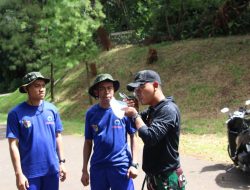 Pelatih Yonif 2 Marinir Berikan Bekal Ilmu Medan Membaca Peta kepada Siswa Siswi Ombudsman T.A. 2025