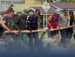 Sinergi TNI–Polri dan Masyarakat Bangun Jembatan Darurat di Aceh Singkil