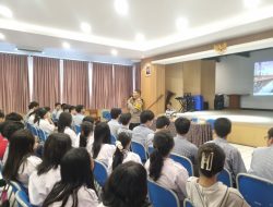 Police Goes To School, Bhabinkamtibmas Duri Kepa Bersama AKP Hernowo Subagiyo Edukasi Pelajar SMA Abdi Siswa