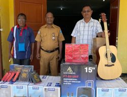 Pastor Bersama Tokoh Adat Apresiasi Bantuan Perlengkapan Gereja dari Presiden RI di Kumurkek