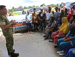 Kogabwilhan III Serahkan Bantuan 100 Sak Beras dan 100 Life Vest untuk Nelayan Sidangoli Dehe