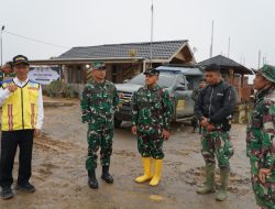 Dandim 0103/Aceh Utara Dampingi Pangdam IM Tinjau dan Tegaskan Percepatan Penanganan Jalan Maupun Jembatan Putus Akibat Longsor
