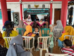 Kepala Desa Tlogosari Lilik Rahayu Berikan Wawasan Posyandu Balita Bersama Bidan Desa