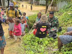 Pos Oksop Satgas Yonif 751/VJS Anjangsana ke Kampung Atenar: Datangi Rumah-rumah untuk Layani Pengobatan Gratis ke Warga