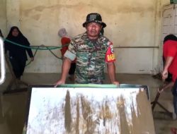 Sinergi TNI dan Basarnas Bersihkan Puskesmas Langkahan Pasca Banjir