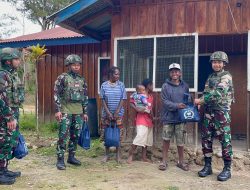 Binter Peduli Kasih Satgas Yonif 521/DY Memperkuat Hubungan Harmonis di Distrik Napua