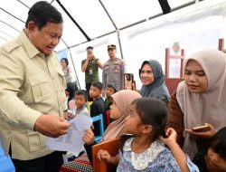 Presiden Prabowo Tinjau Kondisi Pengungsi dan Pembangunan Huntara di Agam