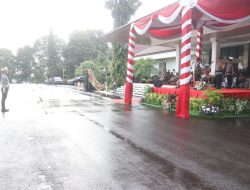Diguyur Hujan Lebat, Apel Gelar Pasukan Operasi Lilin Musi 2025 Tetap Berlangsung Khidmat