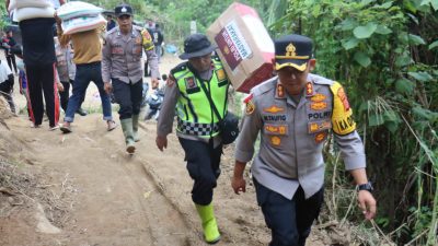 Kapolres Aceh Tengah Salurkan Bantuan Kemanusiaan kepada Warga Kecamatan Celala yang Terisolir Akibat Bencana Alam