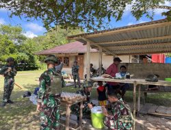 Satgas Pamtas RI–PNG Yonif 763/SBA Bagikan Makan Gratis kepada Masyarakat Kampung Kokas