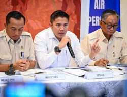 Seskab Teddy Indra Wijaya Tegaskan Pemerintah Telah Bergerak Cepat Menangani Bencana di Sumatera