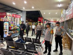 Jamin Keamanan Penumpang Nataru, Polres Metro Jakarta Barat Gelar Patroli Jalan Kaki di Terminal Kalideres