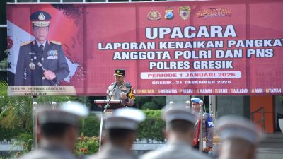 Tahun Baru, Pangkat Baru! Kapolres Gresik AKBP Rovan Richard Mahenu Pimpin Kenaikan Pangkat 101 Personel