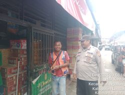 Patroli Dialogis Polsek Ngabang Berikan Pesan Kamtibmas Untuk Tetap Menjaga Situasi Menjelang Pergantian Malam Tahun Baru