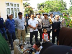 Polres Bener Meriah bersama Kompi 3 Batalyon B Pelopor Satbrimob Polda Aceh bergerak cepat melakukan evakuasi warga dari kawasan rawan bencana