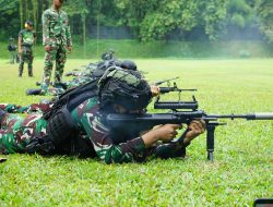 Terus Asah Naluri Bertempur, Danyonif 2 Marinir Melaksanakan Menembak Berserta Seluruh Prajurit Yonif 2 Marinir