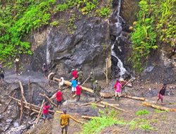 Jembatan Pedalaman di Ujung Timur Satgas Yonif 521/DY Mengimplementasikan Pendekatan Teritorial Mendukung Pembangunan Serta Kesejahteraan Rakyat Papua