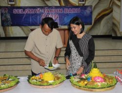 Panjatkan Rasa Syukur di Malam Pergantian Tahun, Yonif 2 Marinir TNI AL Laksanakan Syukuran dan Berikan Santunan kepada Anak Yatim