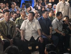 Presiden Prabowo Rayakan Tahun Baru 2026 dengan Nobar Bersama Warga Korban Banjir di Batang Toru, Tapsel