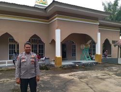 Lakukan Pengamanan Sholat Jumat Jamin Kamtibmas Kondusif di Masjid Nurul Iman Kuala Behe