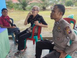 Beginilah Cara Polisi Dekat dengan Warganya, Senda Gurau Warnai Patroli Siang