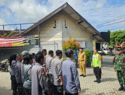 Arahan Babinsa Danukusuman Kepada Linmas Untuk Tingkatkan Kesiap Siagaan di Wilayah