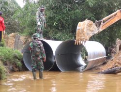 Kodim 0104/Aceh Timur Bangun Kembali Jembatan Armco, Pulihkan Akses Vital Dua Desa di Birem Bayeun