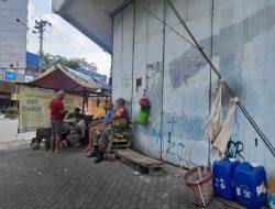 Sambil Patroli, Babinsa Joyotakan Sekaligus Komsos Dengan Warga Binaan