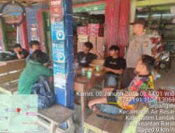 Polisi Laksanakan Patroli Siang, Sapa Warga dan Sampaikan Himbauan Kamtibmas