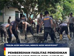 Personel BKO Brimob Polda Banten melaksanakan pembersihan di dua lokasi