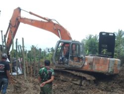Pastikan Keamanan Warga, Danramil 06/Samudera Pantau Langsung Pembenahan Tanggul Krueng Pasee