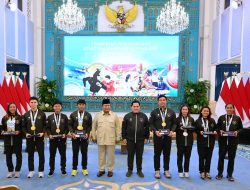 Pecahkan Rekor Dunia di SEA Games 2025, Lifter TNI Rizki Juniansyah Dianugerahi Kenaikan Pangkat Luar Biasa