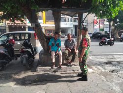 Inilah Selipan Saran dan Masukan Saat Babinsa Tipes Sambangi Juru Parkir