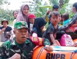 Kodim 0402/OKI Korem 044/Gapo Gerak Cepat Evakuasi Warga dan Salurkan Bantuan Banjir di Wilayah Mesuji dan Lempuing