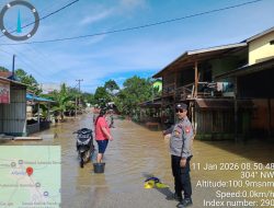 Polisi Cek Banjir Saat Patroli Siang, Warga Diminta Tingkatkan Kewaspadaan