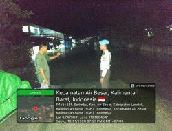 Polsek Air Besar Laksanakan Patroli Malam, Pantau Banjir dan Himbau Warga Tetap Waspada