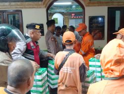 Polsek Tambora Salurkan Bantuan Makanan untuk Korban Kebakaran Jembatan Besi